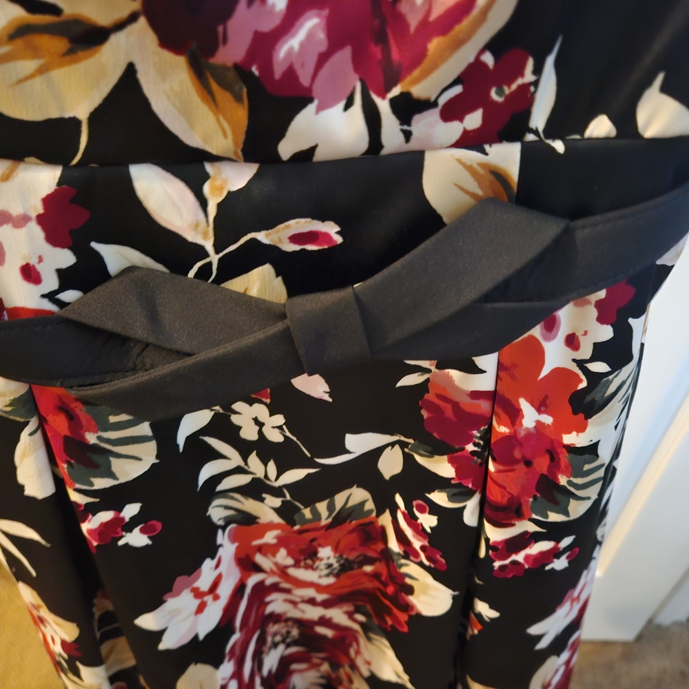 White House Black Market Black and Red Satin Dress - Picture 2 of 6